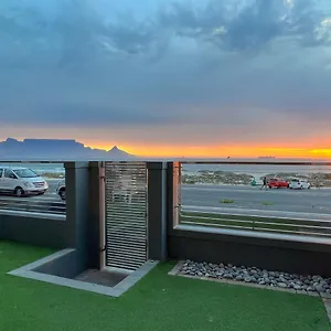 Seacrest Luxury Beachfront Apartment - Blouberg Beach Apartment